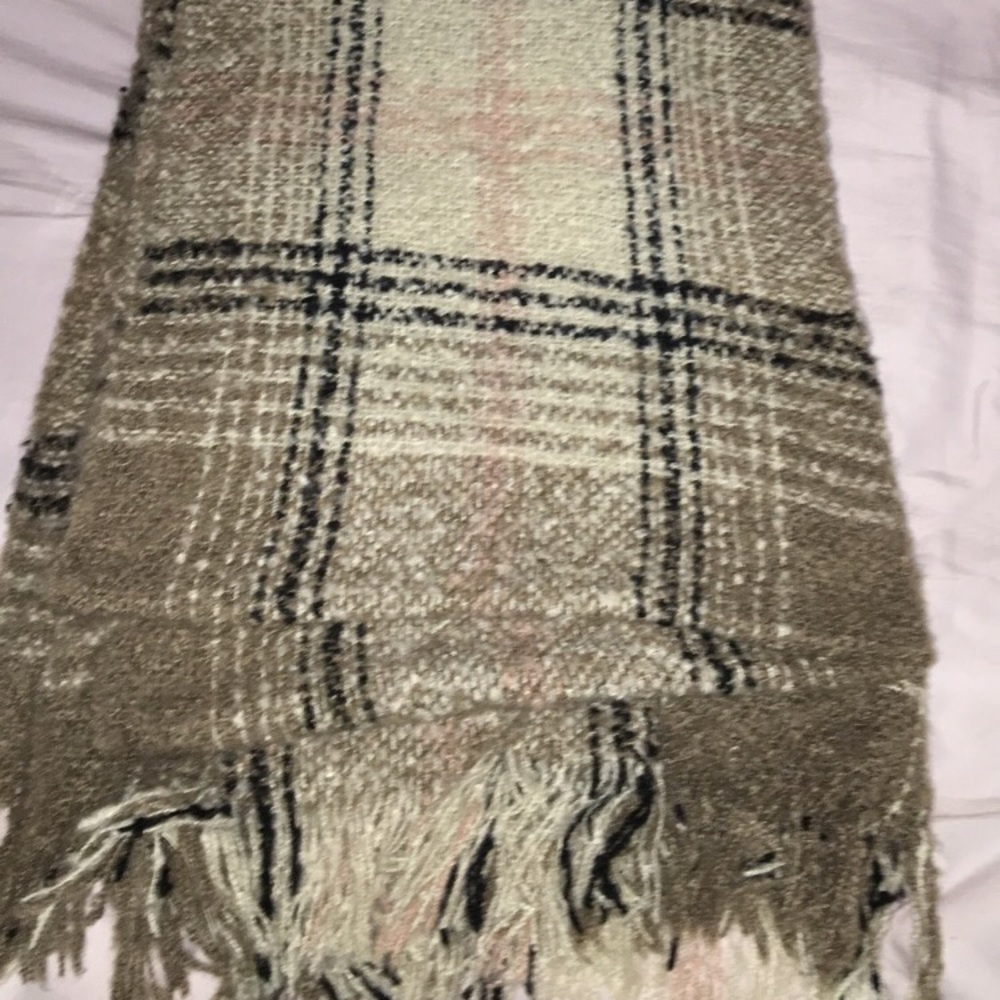 Scarf - Picture 1 of 2